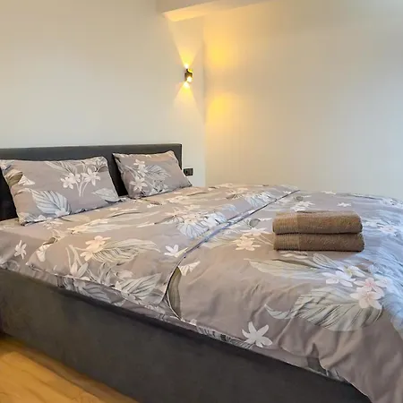New Fresh Design In The Centre Apartment *